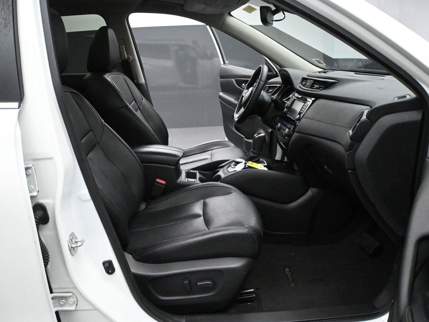 Used 2019 Nissan Rogue SL w/ Premium Package AWD/4WD image 17