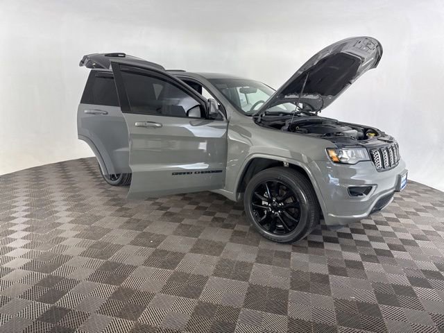 Used 2020 Jeep Grand Cherokee Altitude AWD/4WD image 14