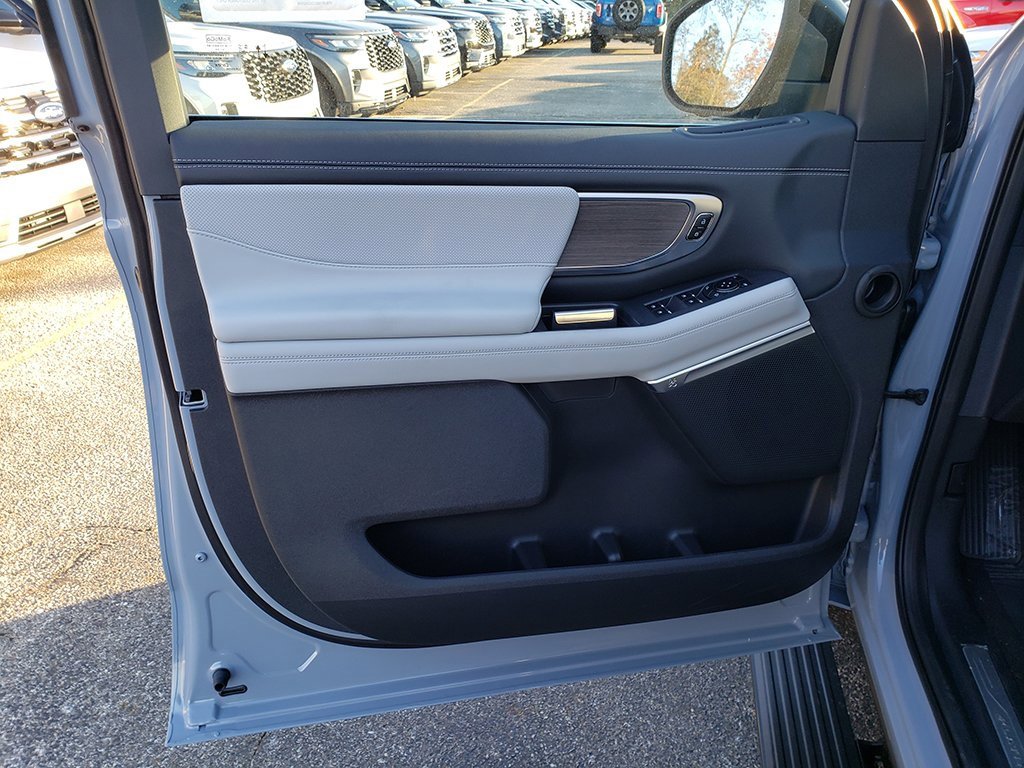 New 2025 Ford Expedition Max Platinum w/ Platinum Ultimate Package image 10