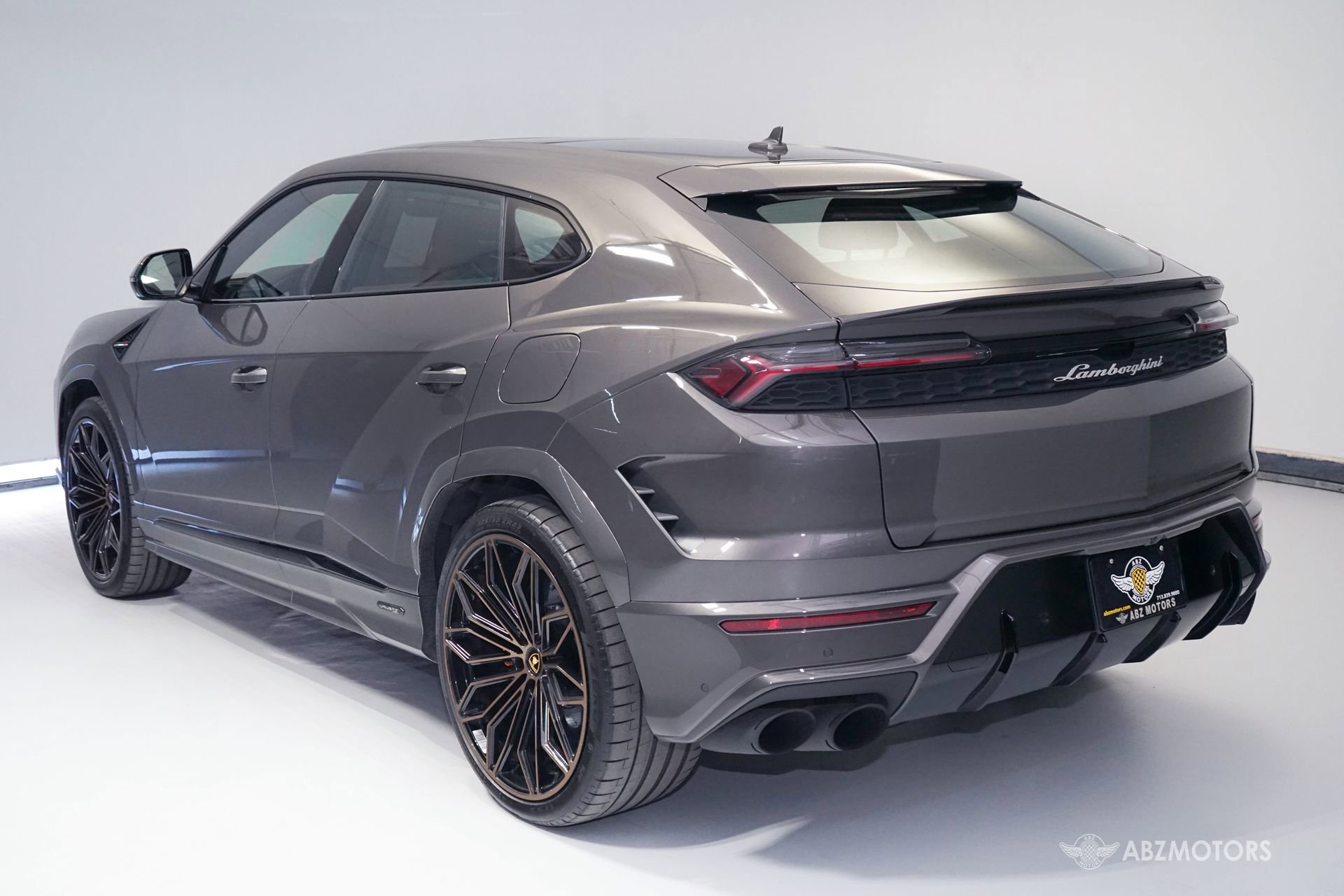 Used 2025 Lamborghini Urus SE image 7