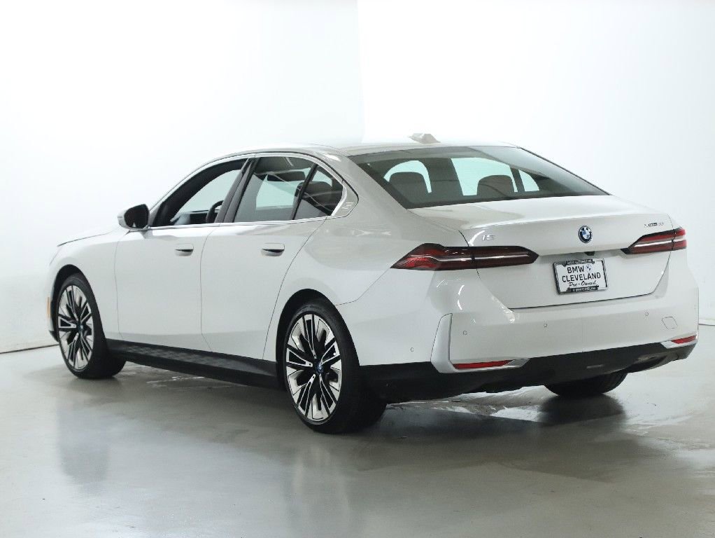 Used 2025 BMW i5 xDrive40 w/ Premium Package image 41