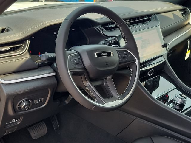 New 2026 Jeep Grand Cherokee L Limited w/ Limited Altitude Package AWD/4WD image 19