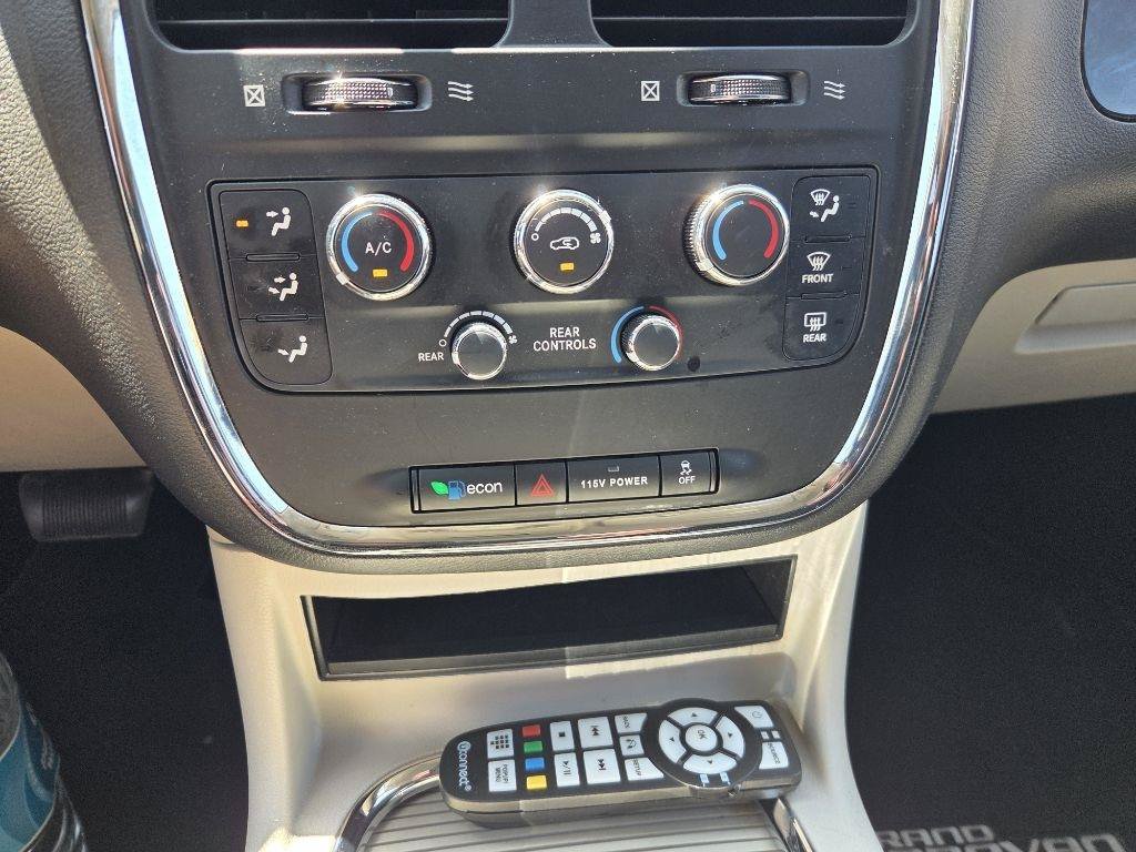 Used 2015 Dodge Grand Caravan SXT FWD image 13