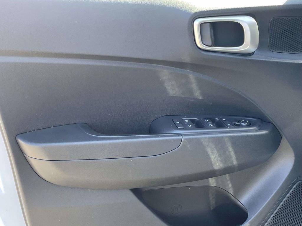 New 2026 Hyundai Venue SE image 13