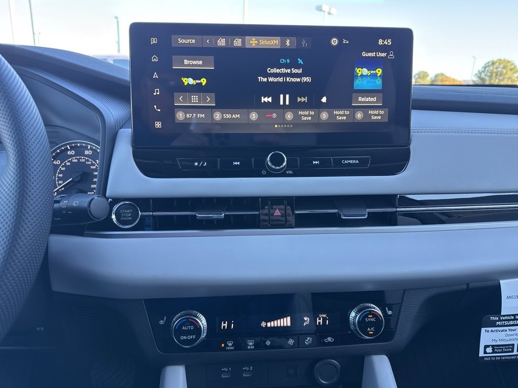 New 2025 Mitsubishi Outlander SE image 15