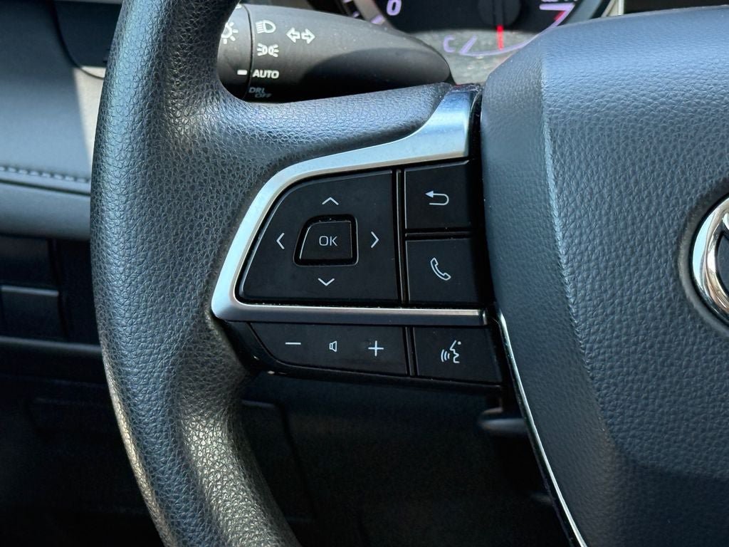 Used 2020 Toyota Highlander L FWD image 21