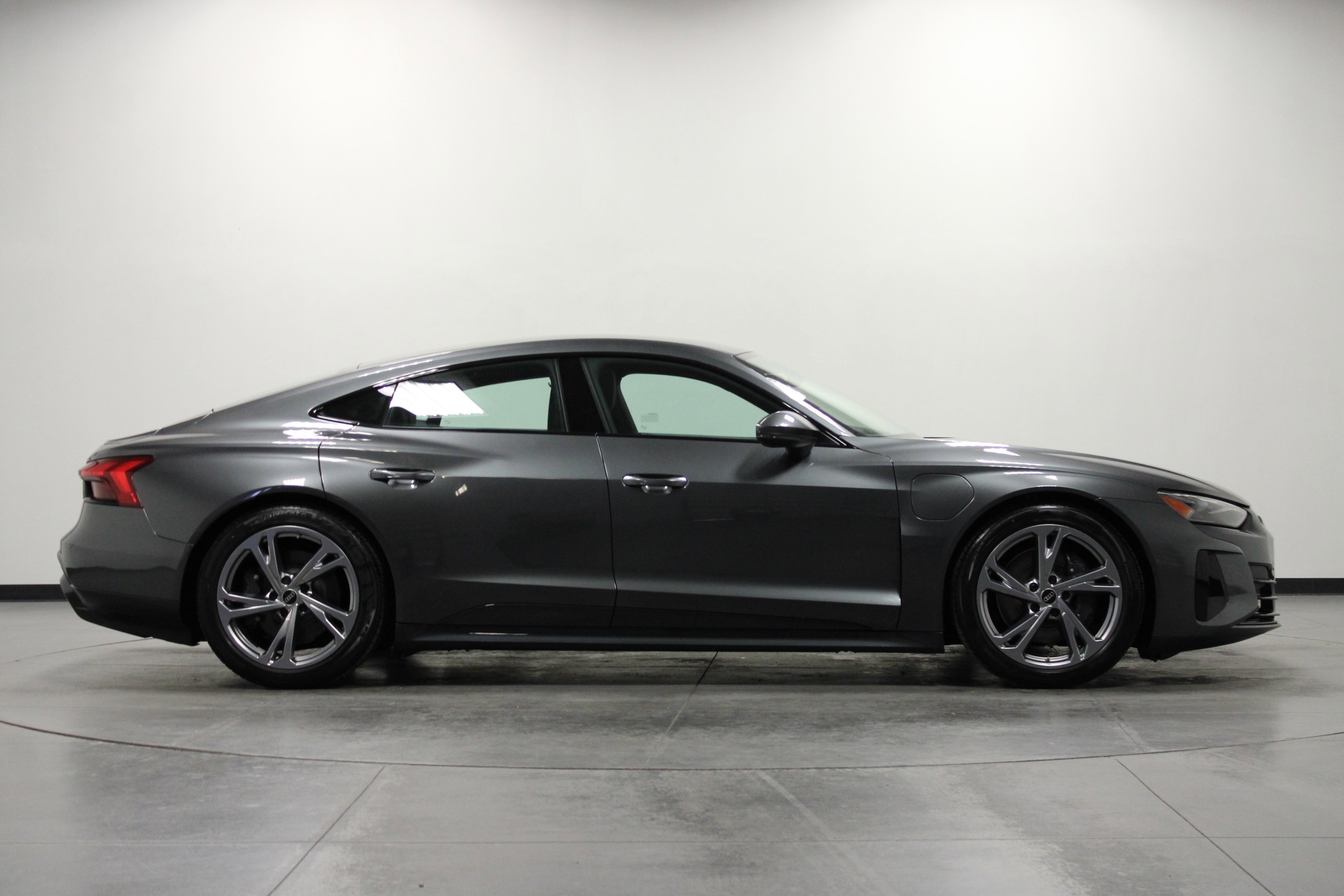 Used 2023 Audi e-tron GT Premium Plus image 3