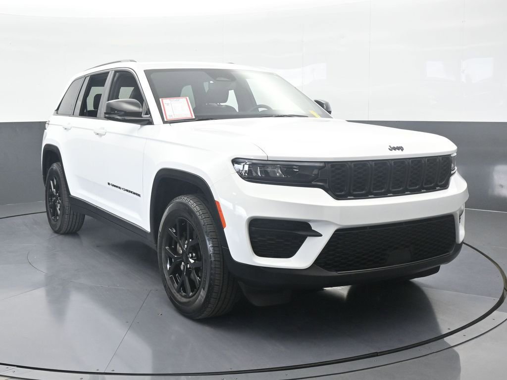 Used 2024 Jeep Grand Cherokee Altitude image 9