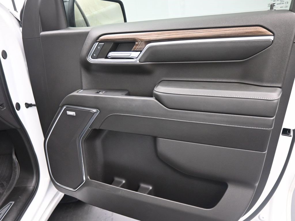 Used 2024 Chevrolet Silverado 1500 LT Trail Boss w/ Convenience Package II image 3