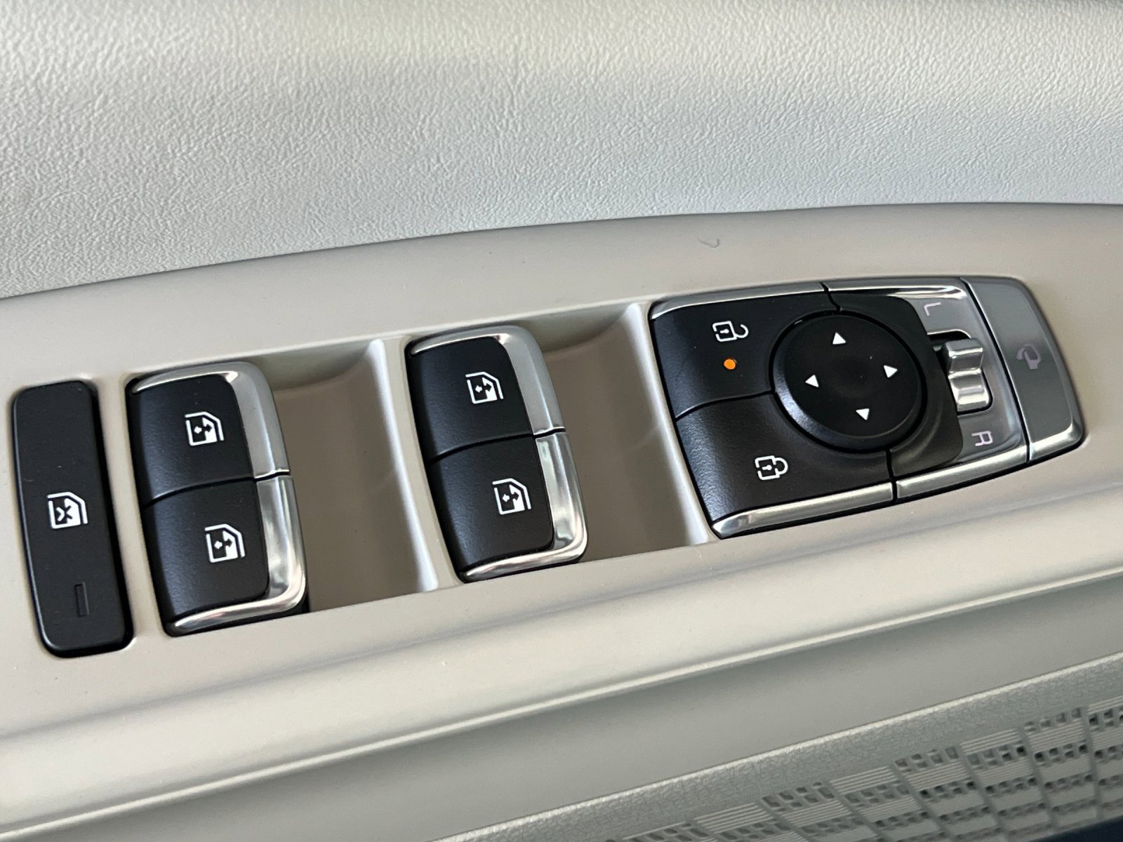 New 2026 Kia Carnival EX image 11