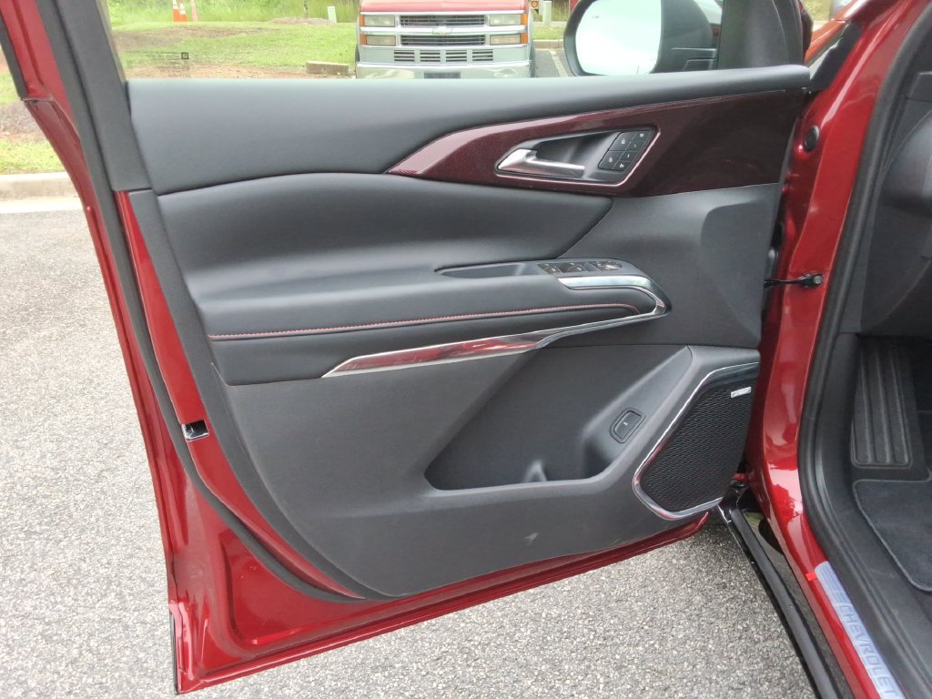 New 2027 Chevrolet Traverse RS FWD image 19