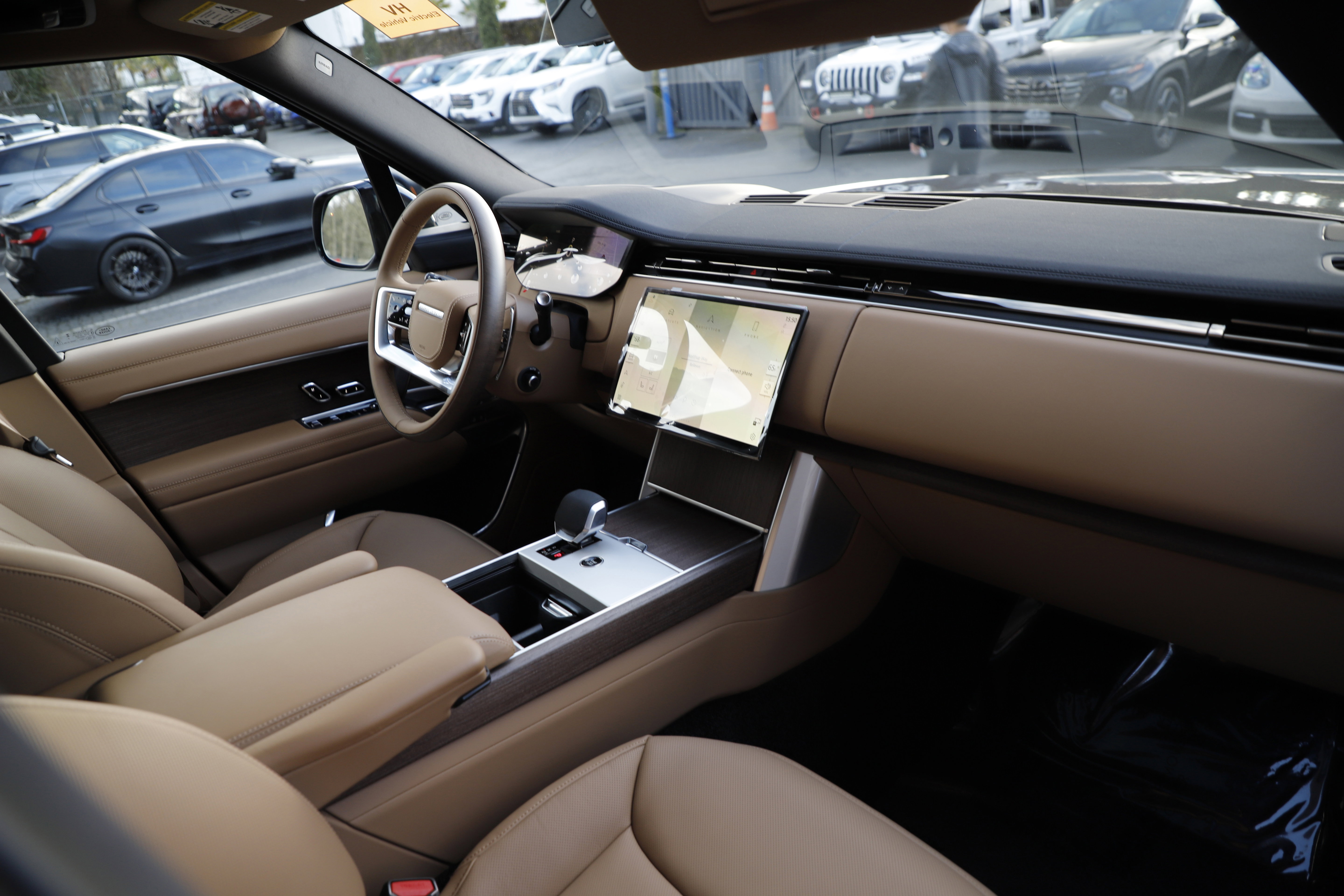 New 2026 Land Rover Range Rover SE image 13