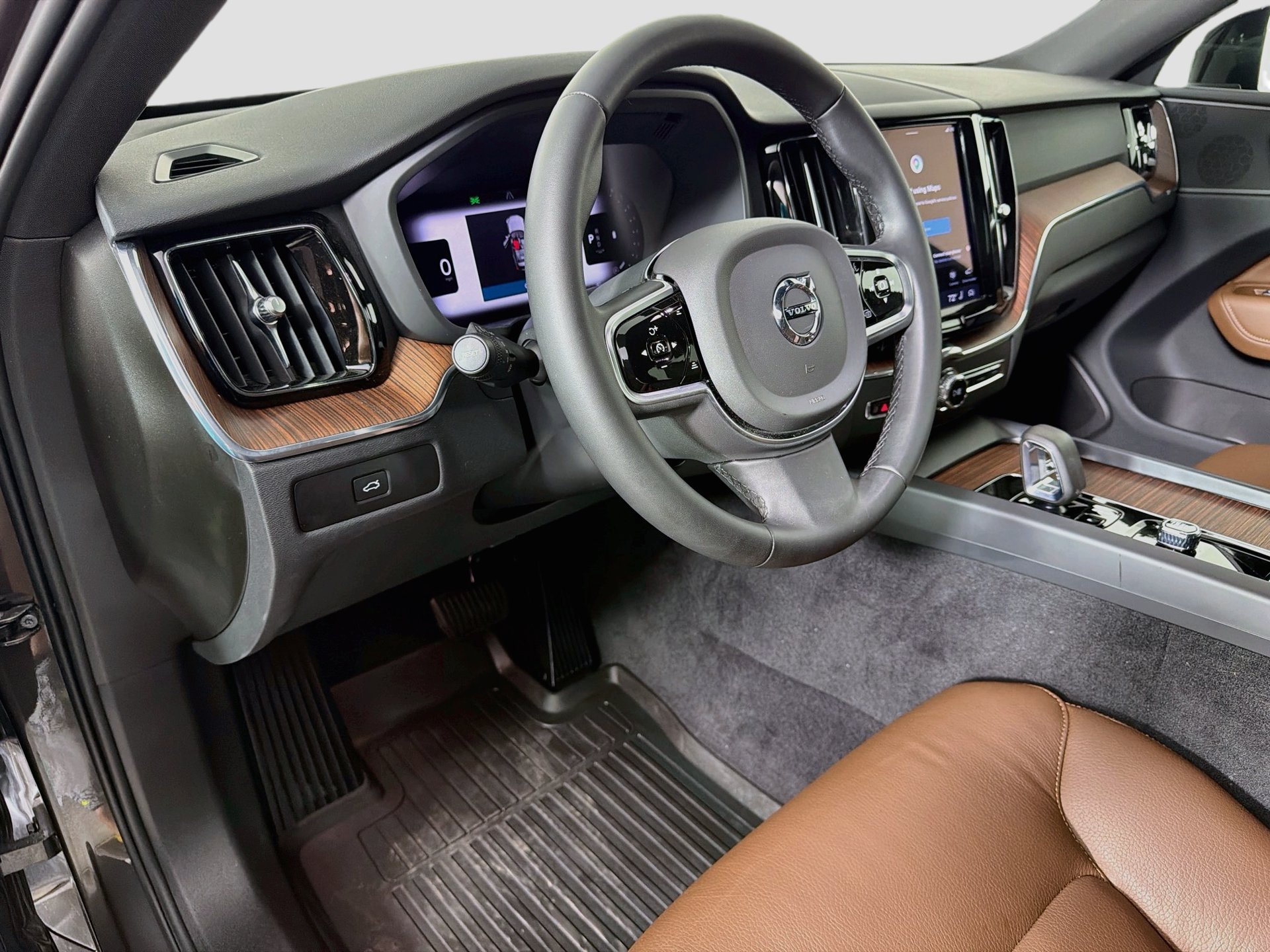 Certified 2024 Volvo XC60 B5 Plus w/ Protection Package Premier AWD/4WD image 10