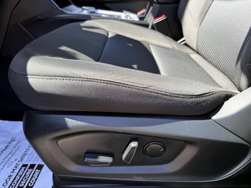 Used 2023 Ford Explorer XLT AWD/4WD image 15