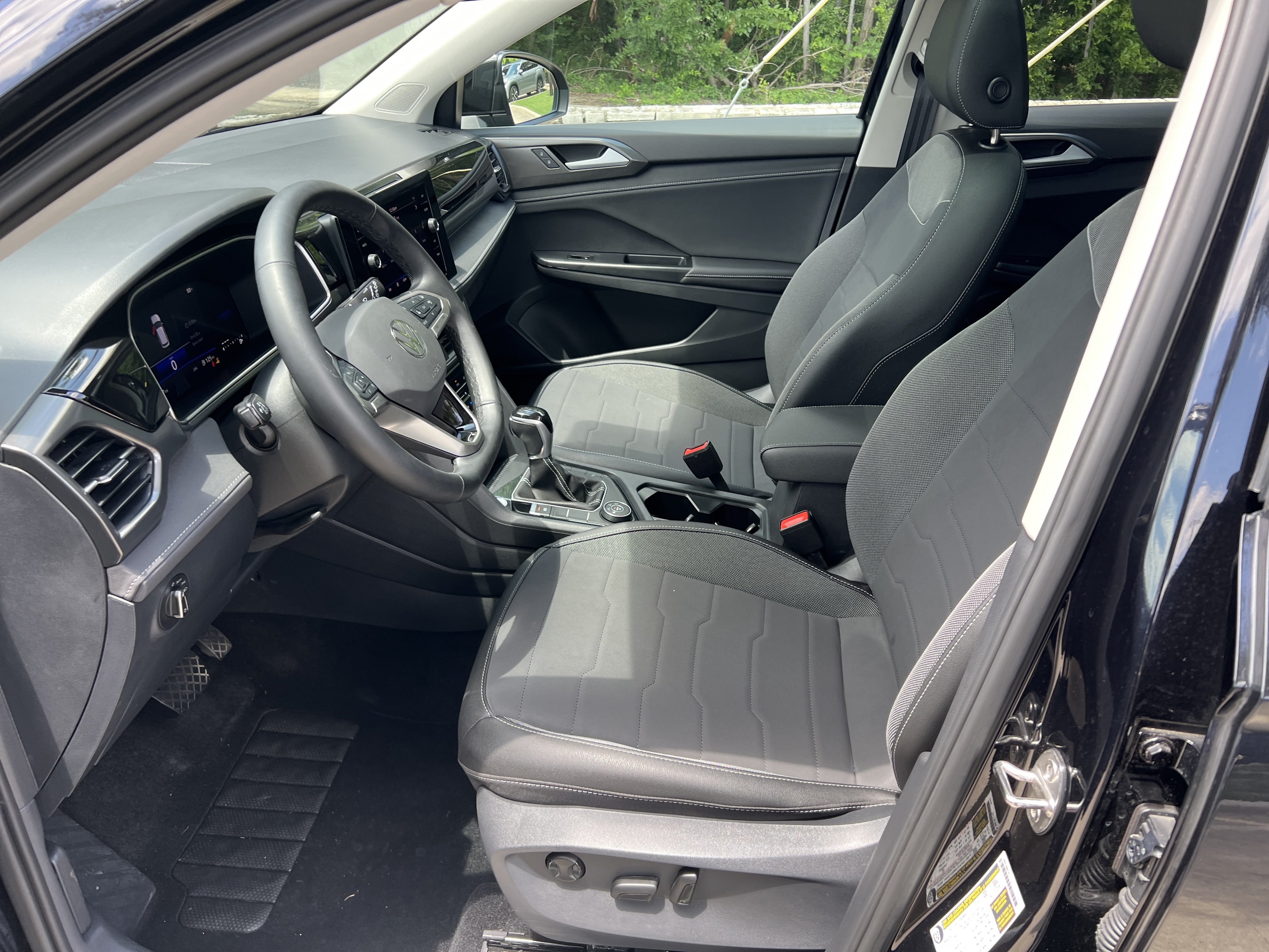 Certified 2025 Volkswagen Taos SE AWD/4WD image 15