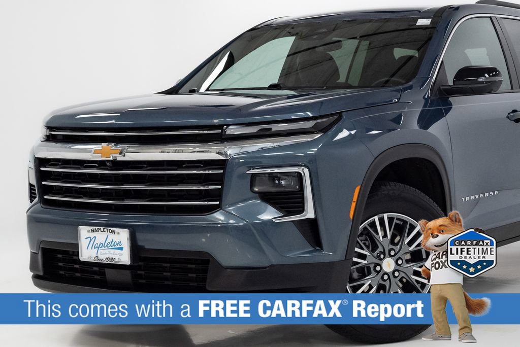 Used 2024 Chevrolet Traverse LT FWD image 2