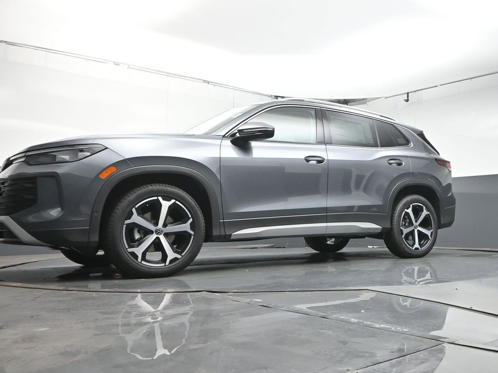 New 2025 Volkswagen Tiguan SE image 39