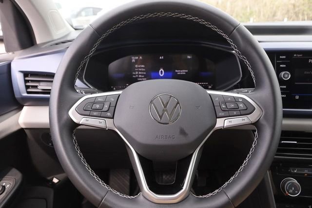 Certified 2023 Volkswagen Taos SE w/ Panoramic Sunroof Package image 11