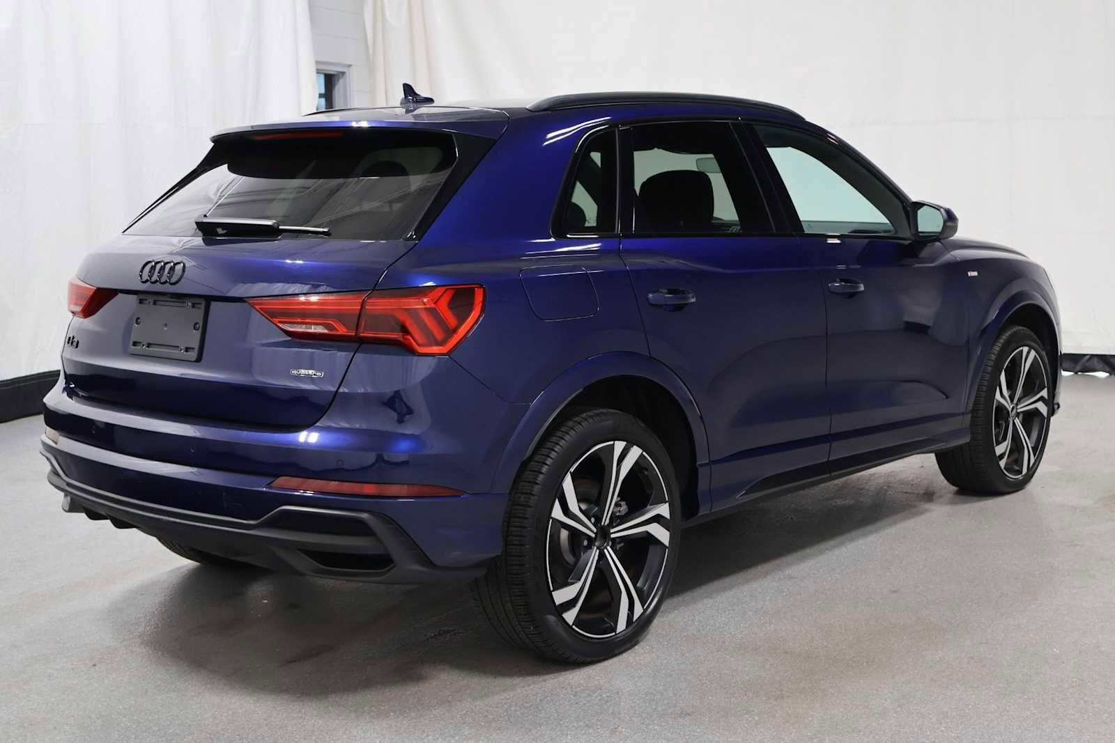 Used 2023 Audi Q3 2.0T Premium Plus w/ Premium Plus Package AWD/4WD image 9