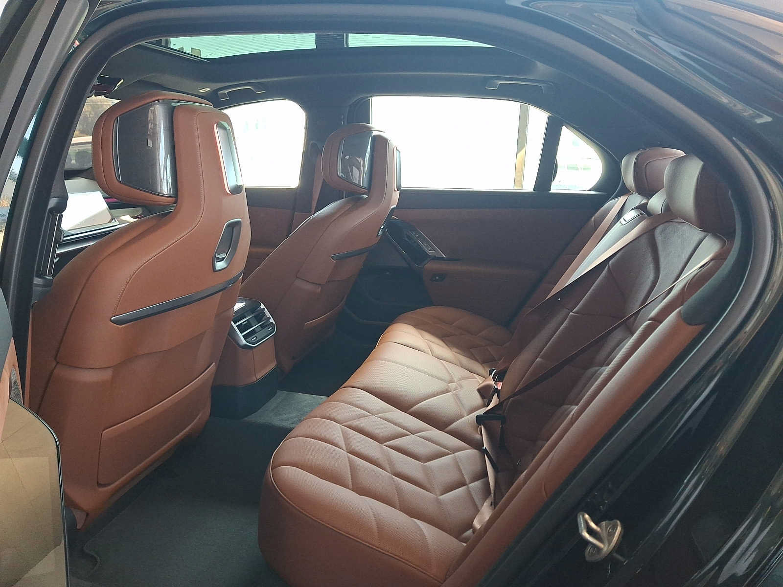 New 2027 BMW 740i xDrive w/ Executive Package AWD/4WD image 5