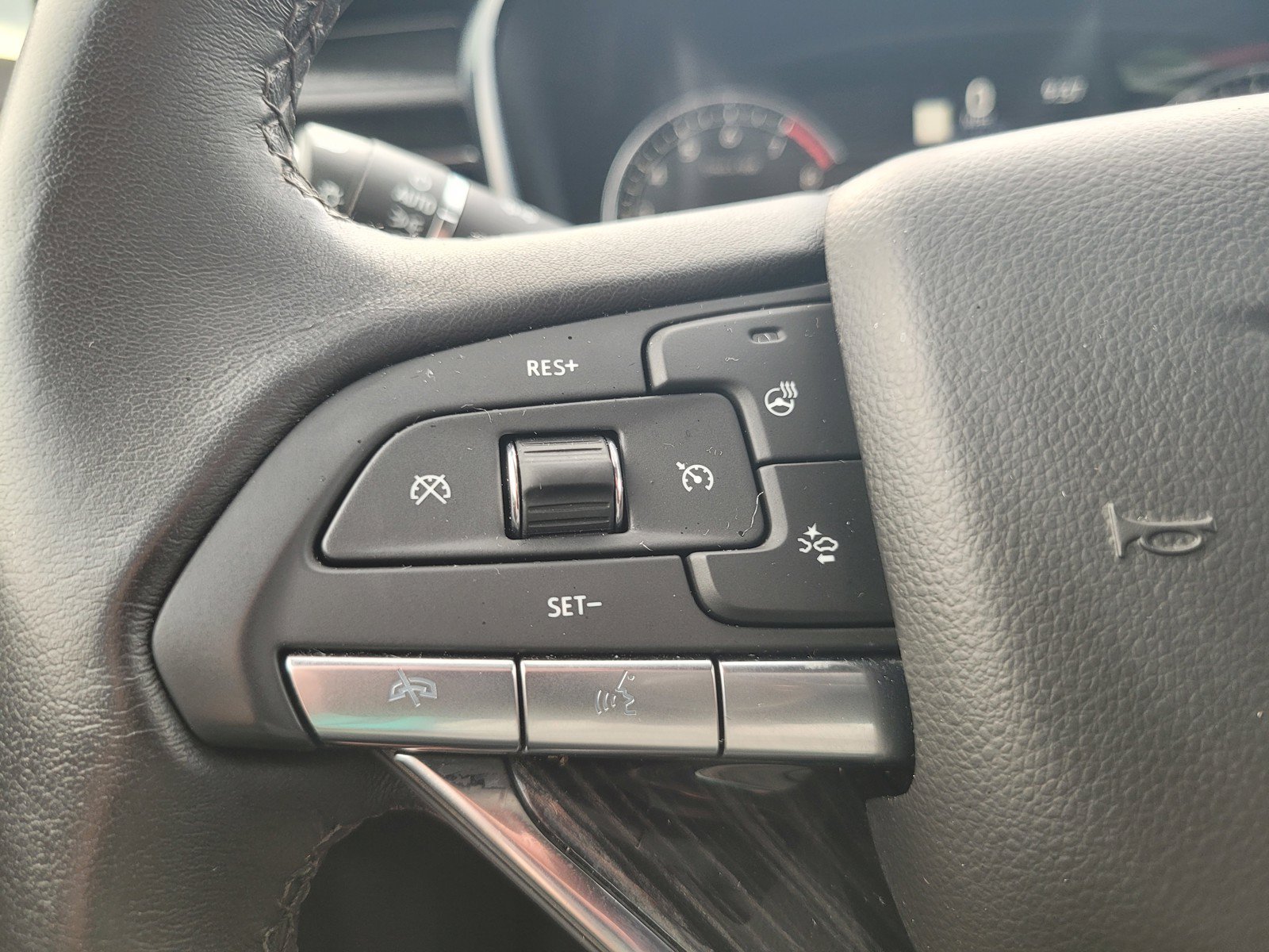 Certified 2025 Cadillac XT6 Premium Luxury FWD image 25