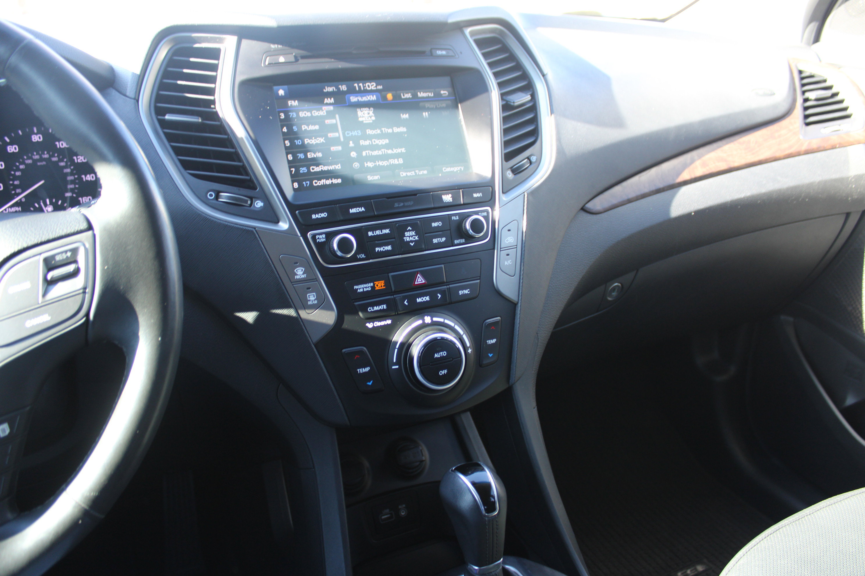 Used 2018 Hyundai Santa Fe Sport image 16