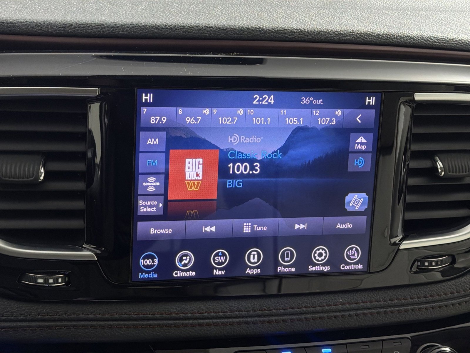 Used 2019 Chrysler Pacifica Limited w/ Tire & Wheel Group image 18