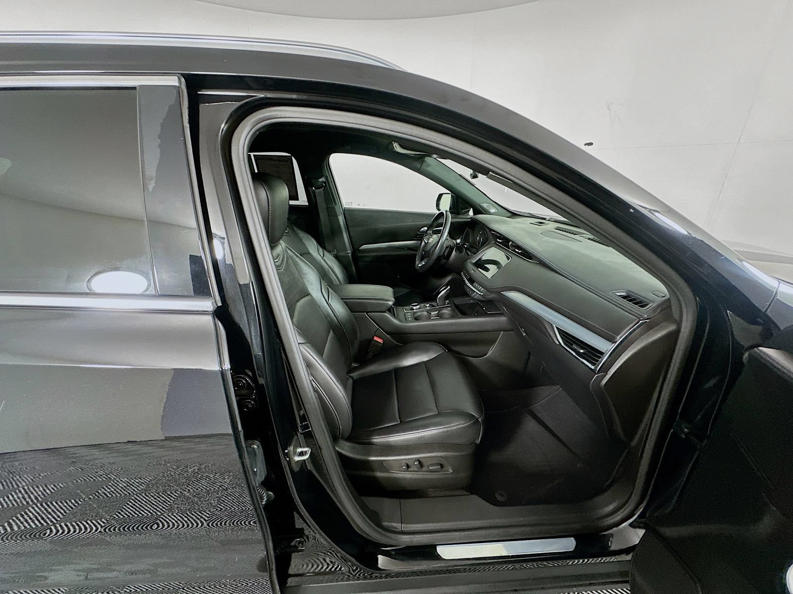 Used 2022 Cadillac XT4 Premium Luxury w/ Driver Awareness Package AWD/4WD image 26