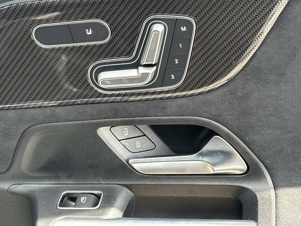 Used 2025 Mercedes-Benz GLB 250 image 15