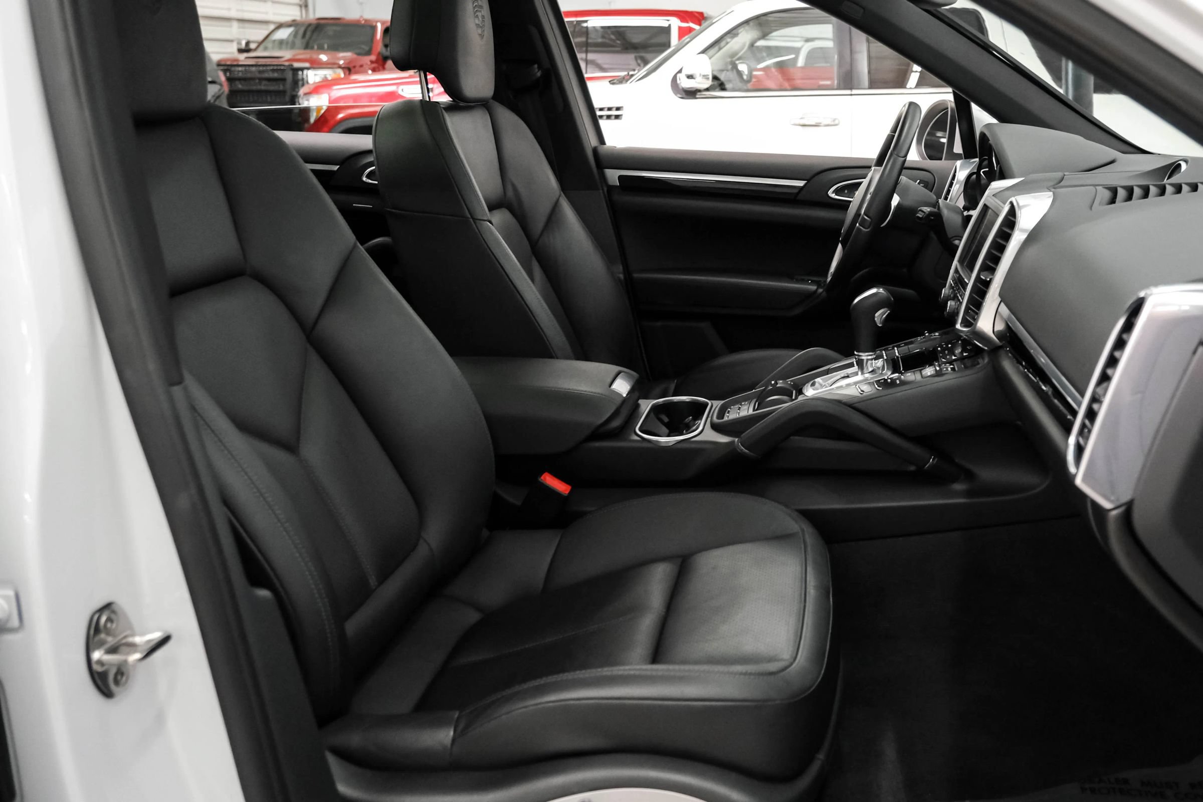 Used 2014 Porsche Cayenne Platinum Edition AWD/4WD image 33