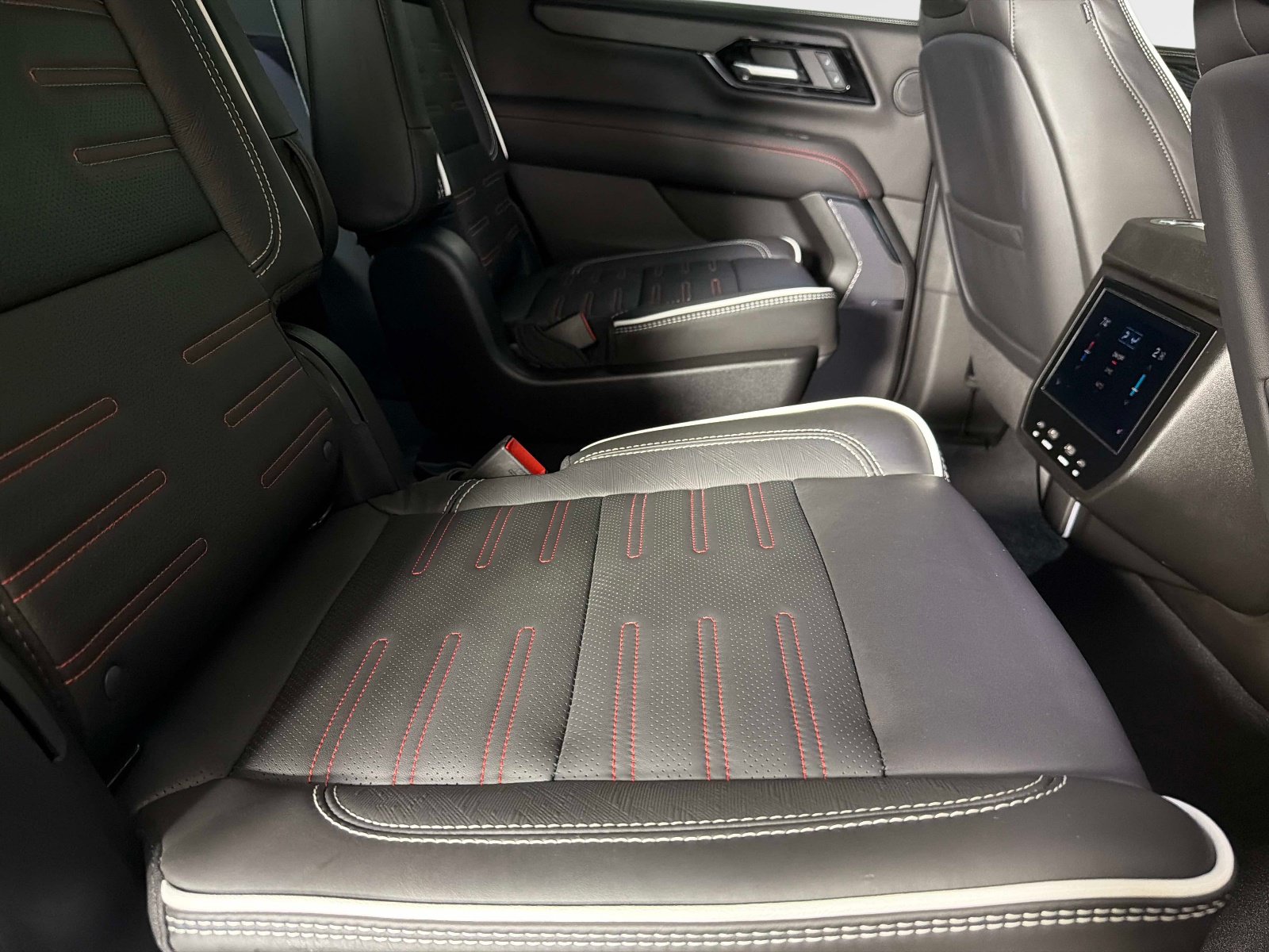 Used 2026 GMC Yukon AT4 Ultimate AWD/4WD image 30