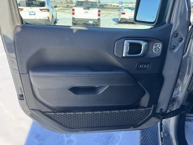 Used 2023 Jeep Wrangler Unlimited Sahara image 11