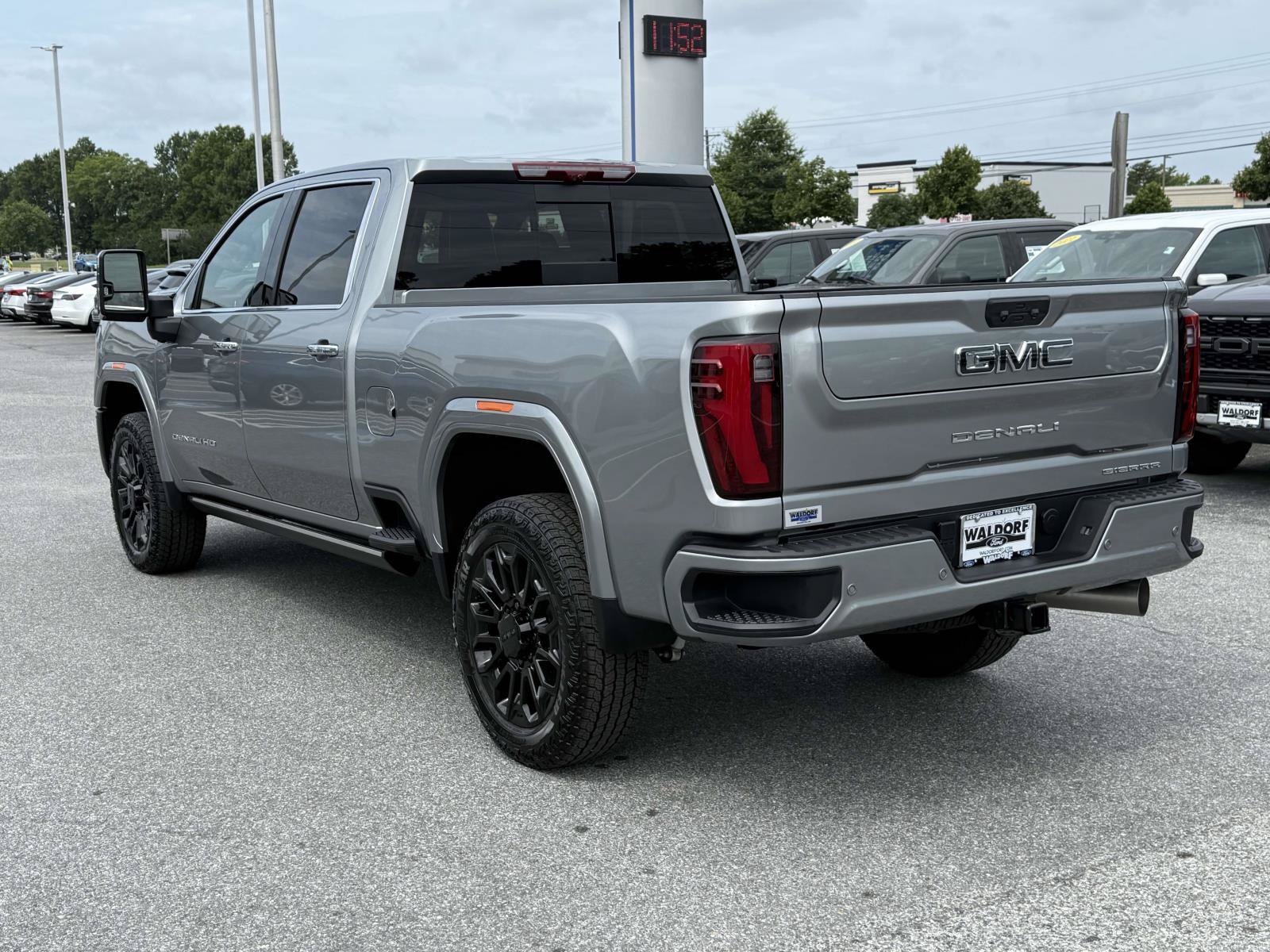 Used 2026 GMC Sierra 2500 Denali Ultimate w/ Max Trailering Package AWD/4WD image 4