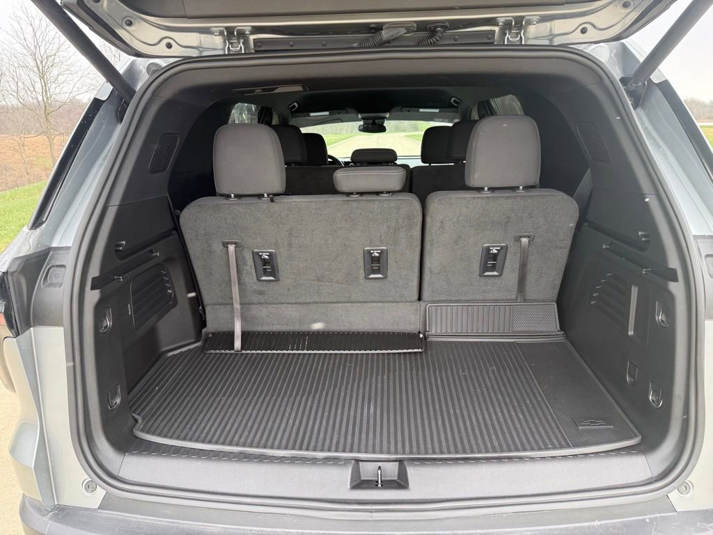 Used 2024 Chevrolet Traverse LS image 5