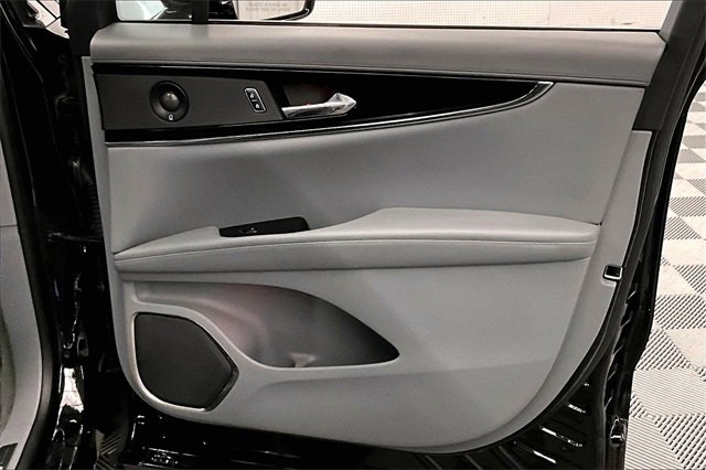 Used 2023 Lincoln Nautilus Reserve w/ Equipment Group 201A image 18