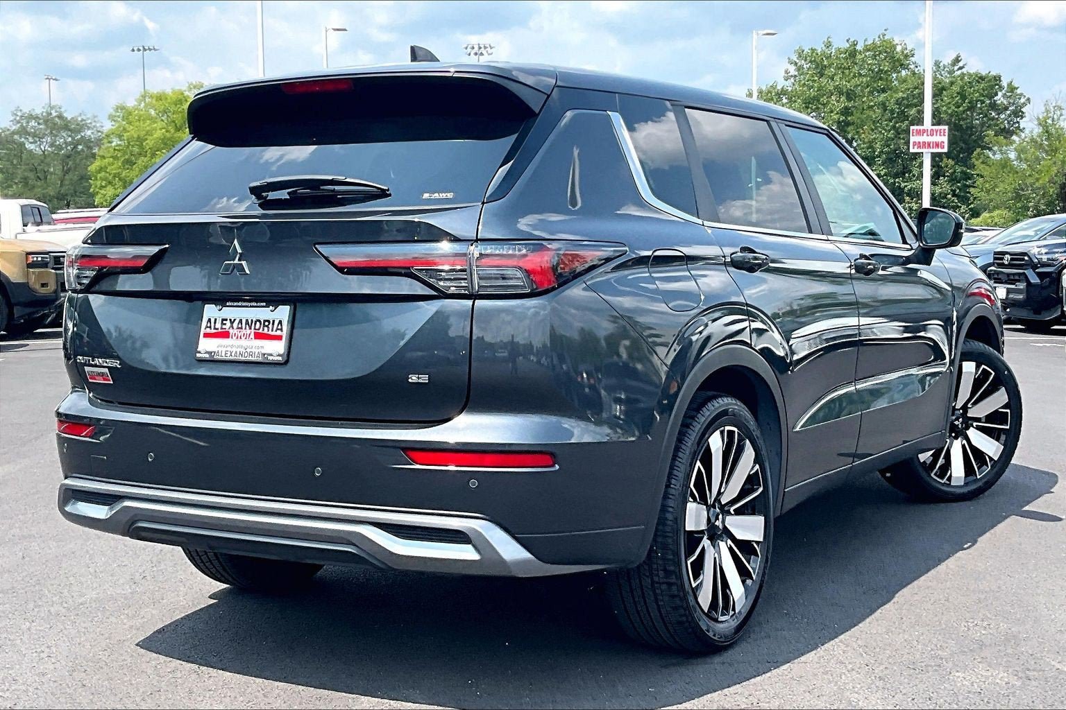 Used 2025 Mitsubishi Outlander SE AWD/4WD image 12