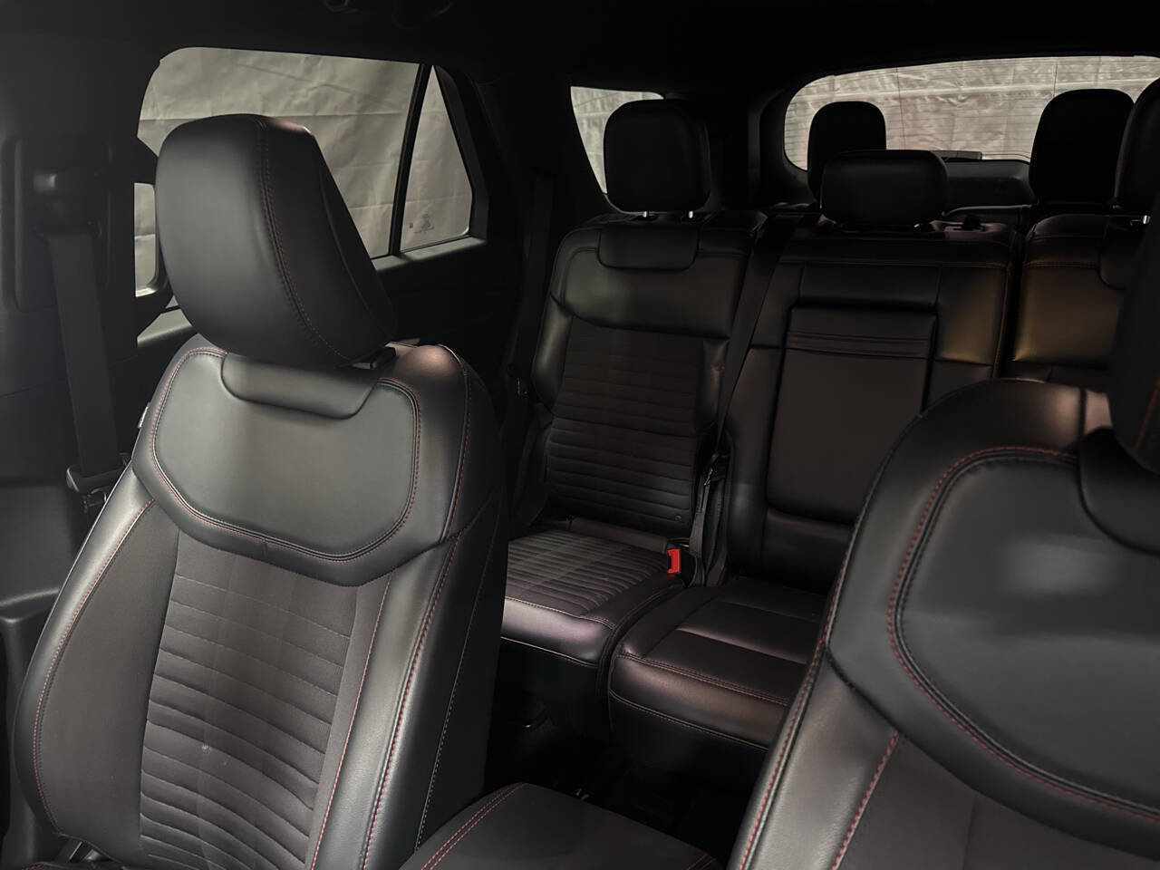 Used 2025 Ford Explorer ST-Line w/ ST-Line Street Pack image 28