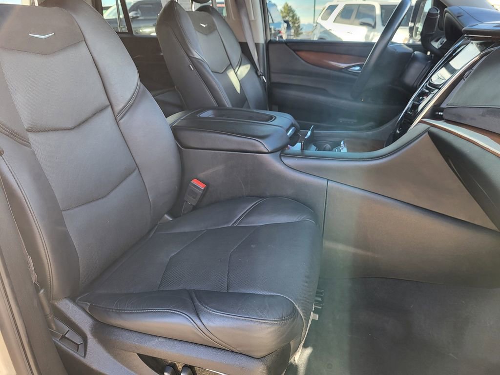 Used 2016 Cadillac Escalade Luxury image 22