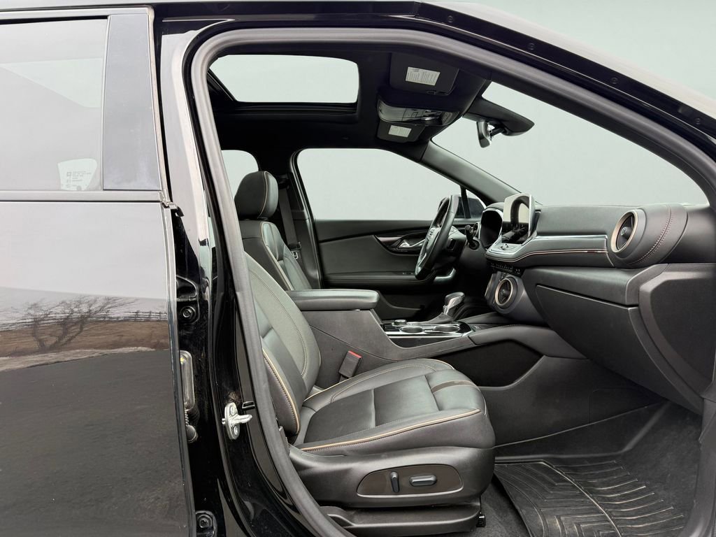 Used 2023 Chevrolet Blazer Premier w/ Enhanced Convenience Package image 32