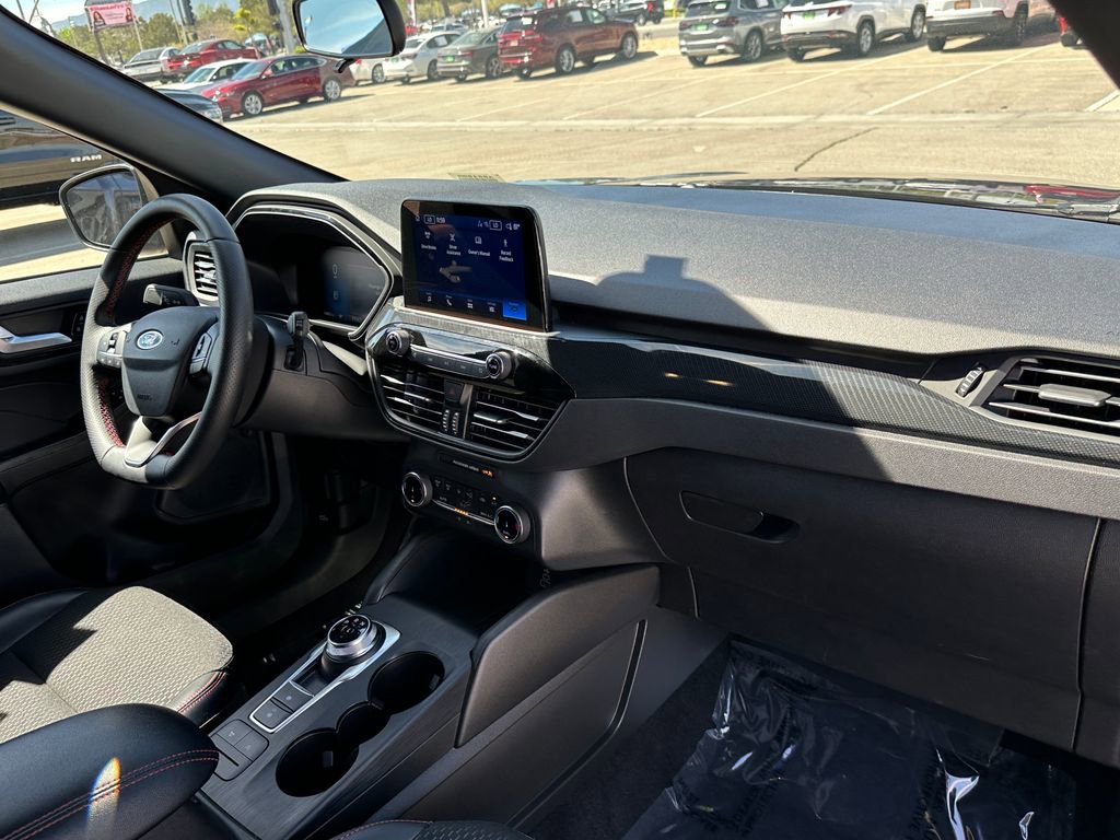 Used 2025 Ford Escape ST-Line image 15