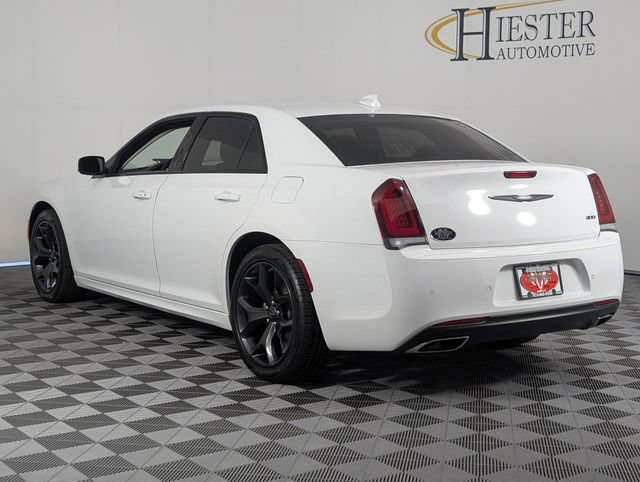 Used 2023 Chrysler 300 Touring L RWD image 5