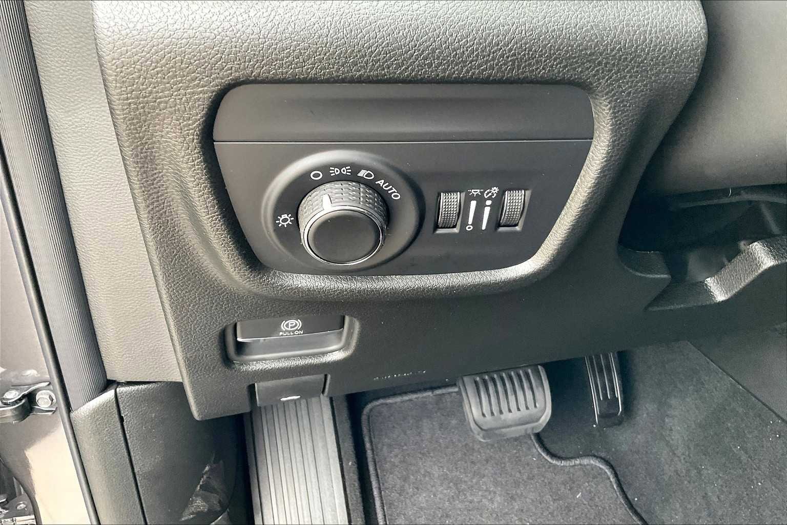 New 2025 Jeep Grand Cherokee L Laredo w/ Luxury Tech Group I AWD/4WD image 18
