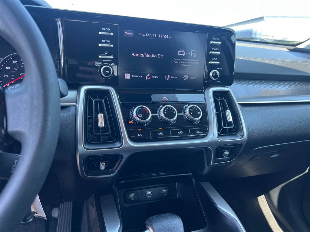 Used 2022 Kia Sorento LX image 29