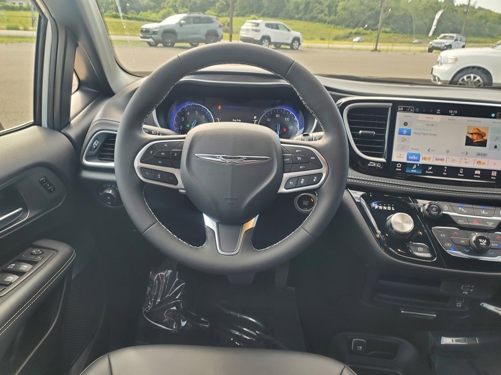 New 2026 Chrysler Pacifica Select image 25