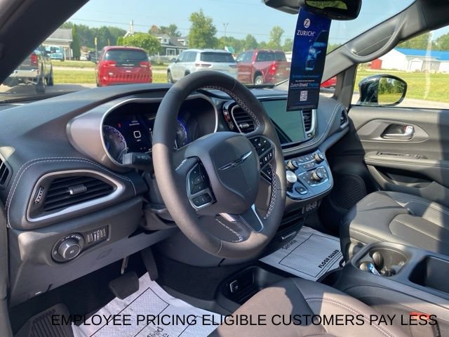 New 2025 Chrysler Pacifica Select w/ Fav Edition Package image 12
