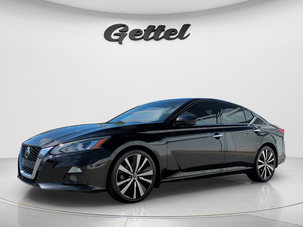 Certified 2020 Nissan Altima 2.0 Platinum image 1