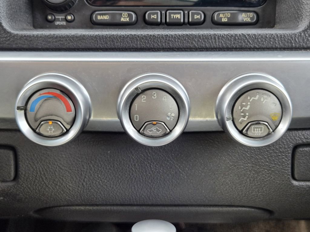 Used 2005 Chevrolet SSR w/ Preferred Equipment Group image 16