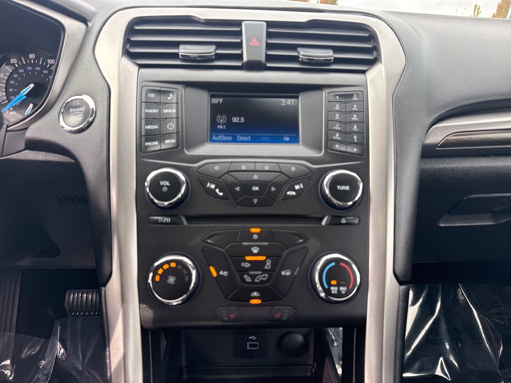 Used 2017 Ford Fusion SE AWD/4WD image 24