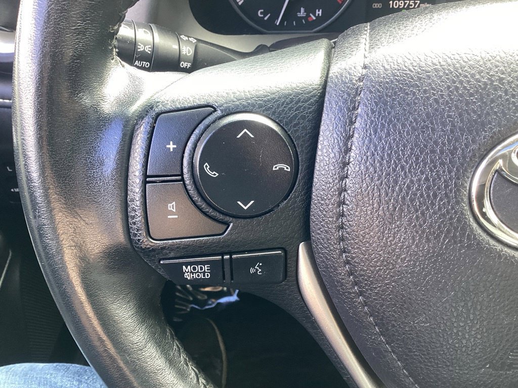 Used 2017 Toyota RAV4 XLE AWD/4WD image 18