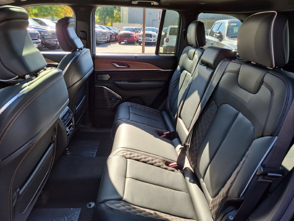 New 2027 Jeep Grand Cherokee Summit AWD/4WD image 14